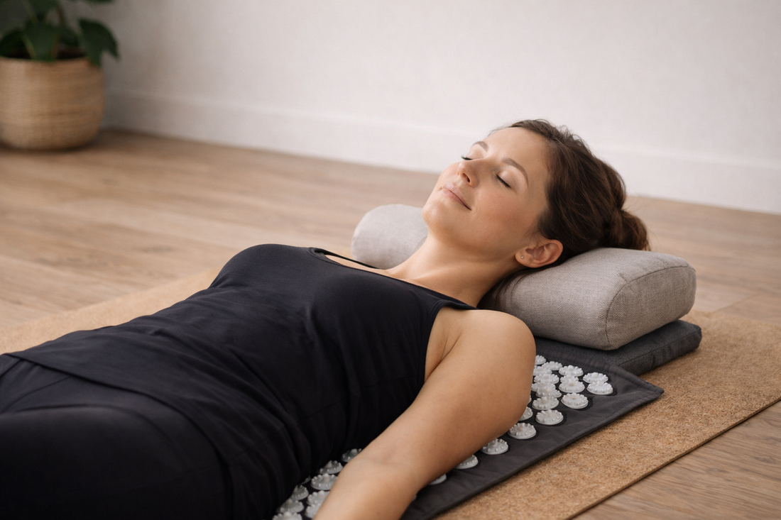 Relaxation sur un tapis d'acupression | Zenyopi