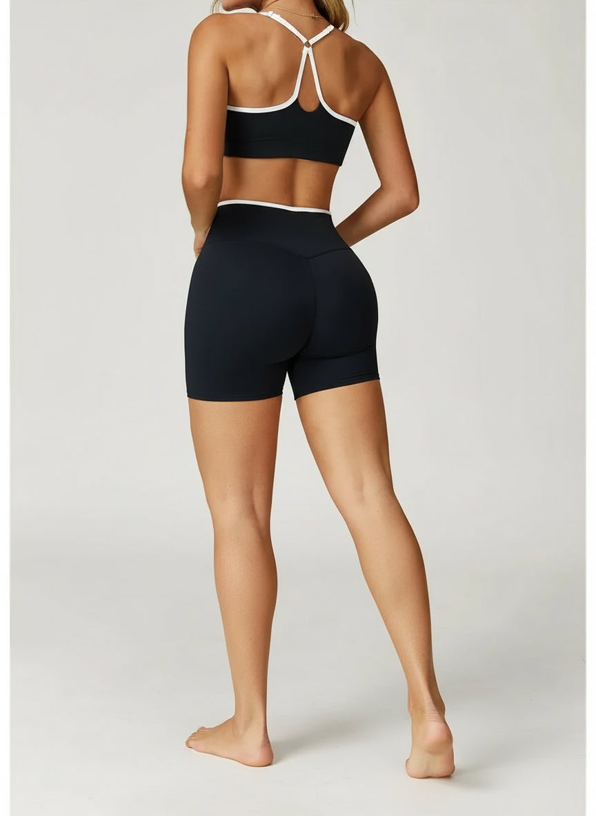 Ensemble Yoga Femme | Zen Look Shorty : shorty taille haute croisée.
