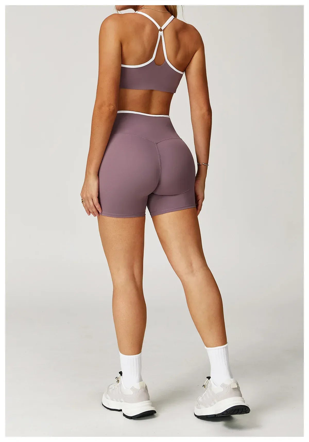 Ensemble Yoga Femme | Zen Look Shorty : shorty taille haute croisée.
