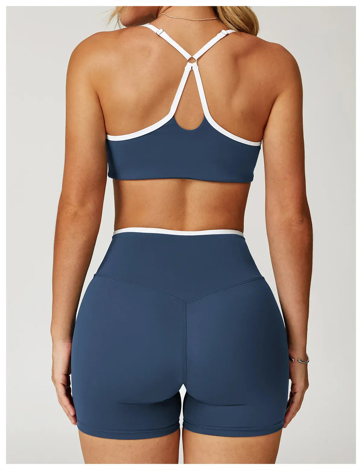 Ensemble Yoga Femme | Zen Look Shorty : shorty taille haute croisée.