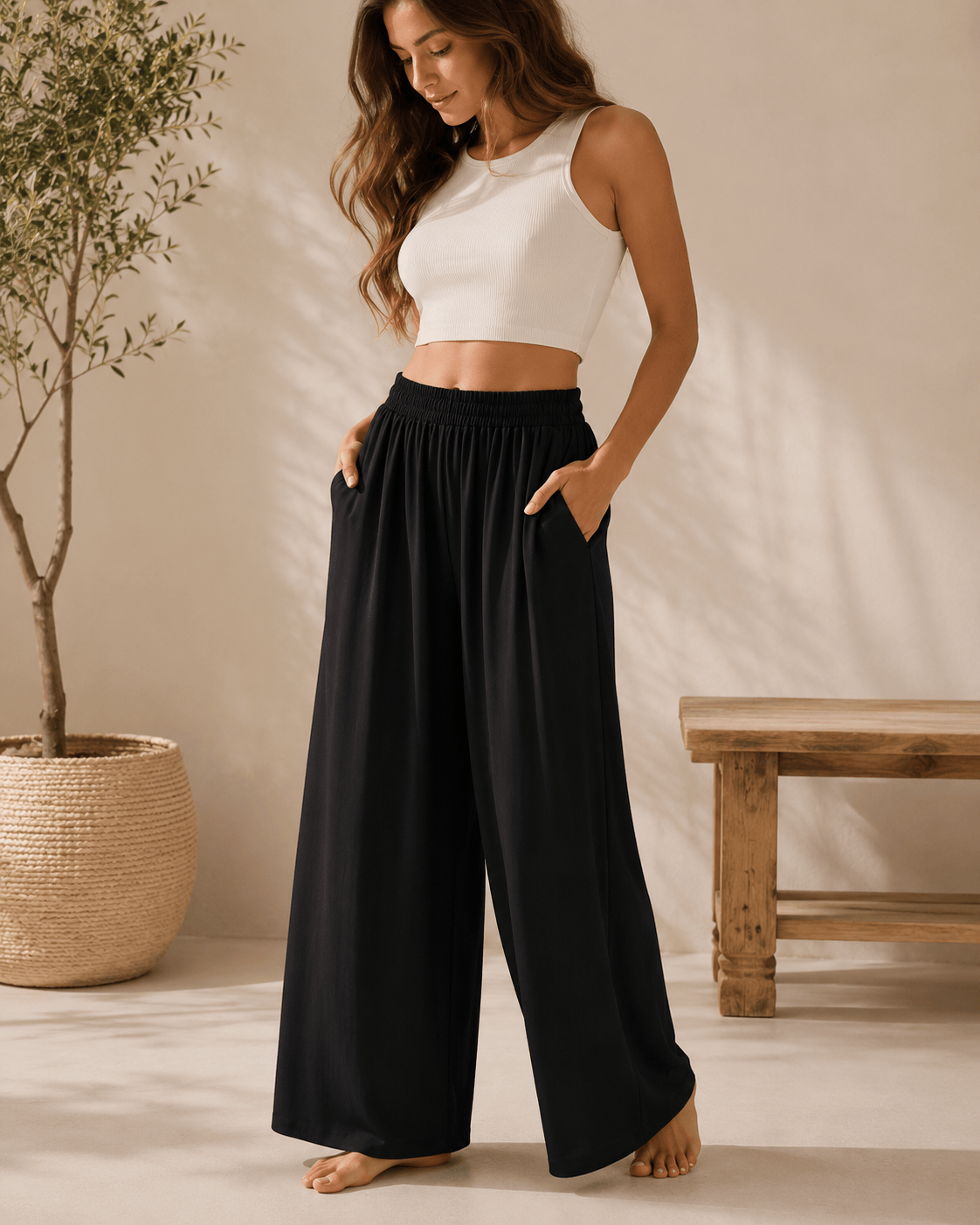 Pantalon yoga femme Zen Large Confort Noir porté de face